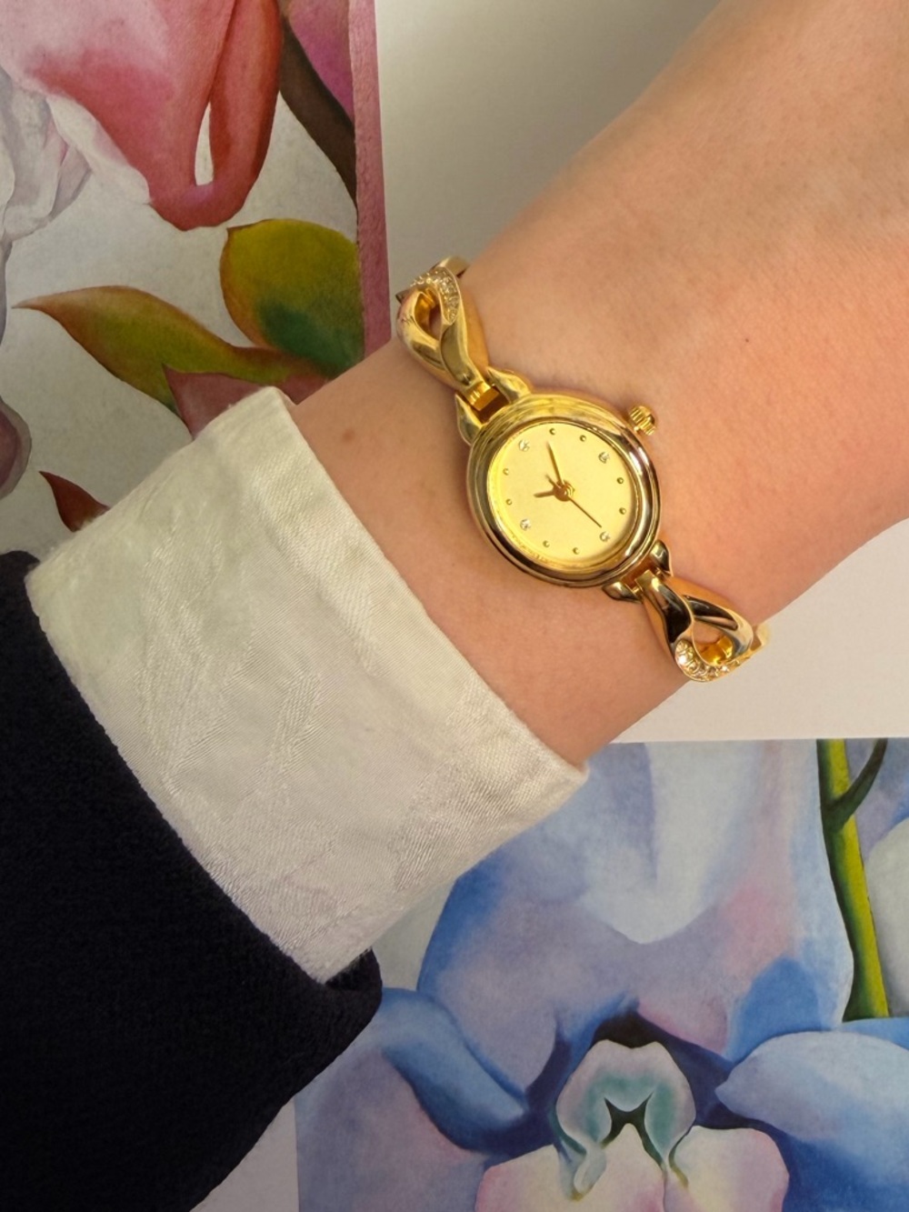 Elegant Gold-Tone Women's Bracelet Watch with Crystals on a Dial